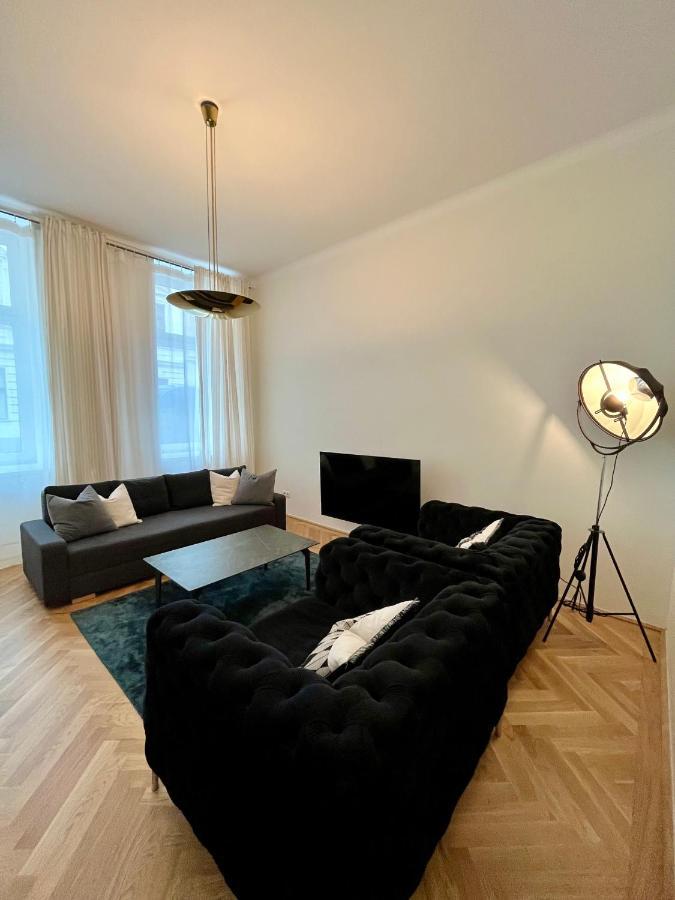 Zentrale Wohlfuehloase Apartment Wina Bagian luar foto