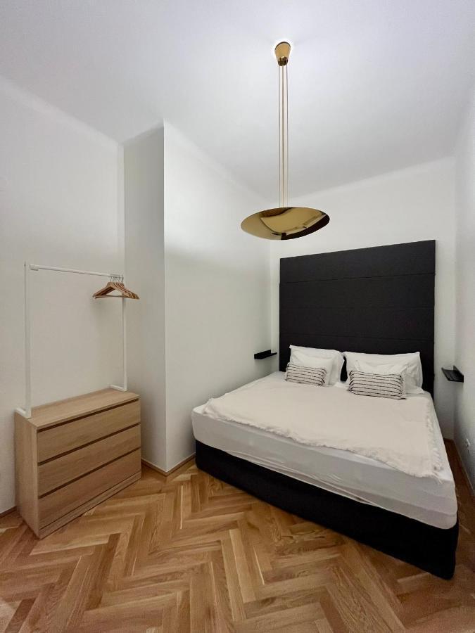 Zentrale Wohlfuehloase Apartment Wina Bagian luar foto