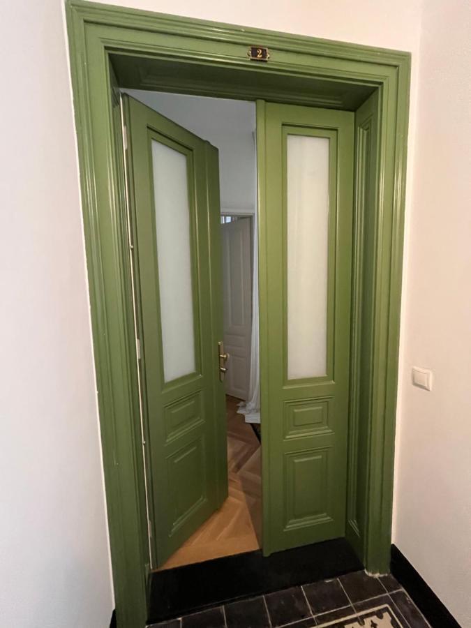 Zentrale Wohlfuehloase Apartment Wina Bagian luar foto